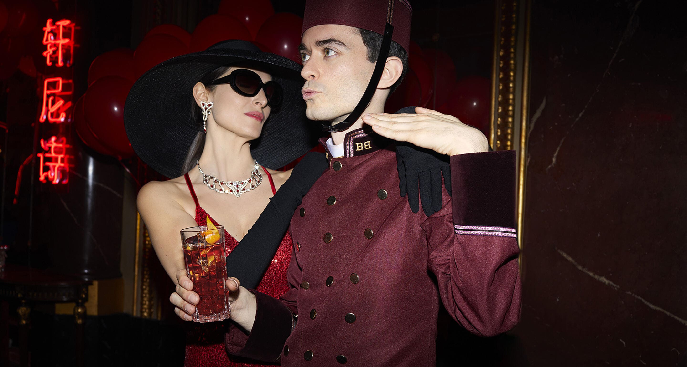 The Diva and the Bellboy. Unexpected encounters.