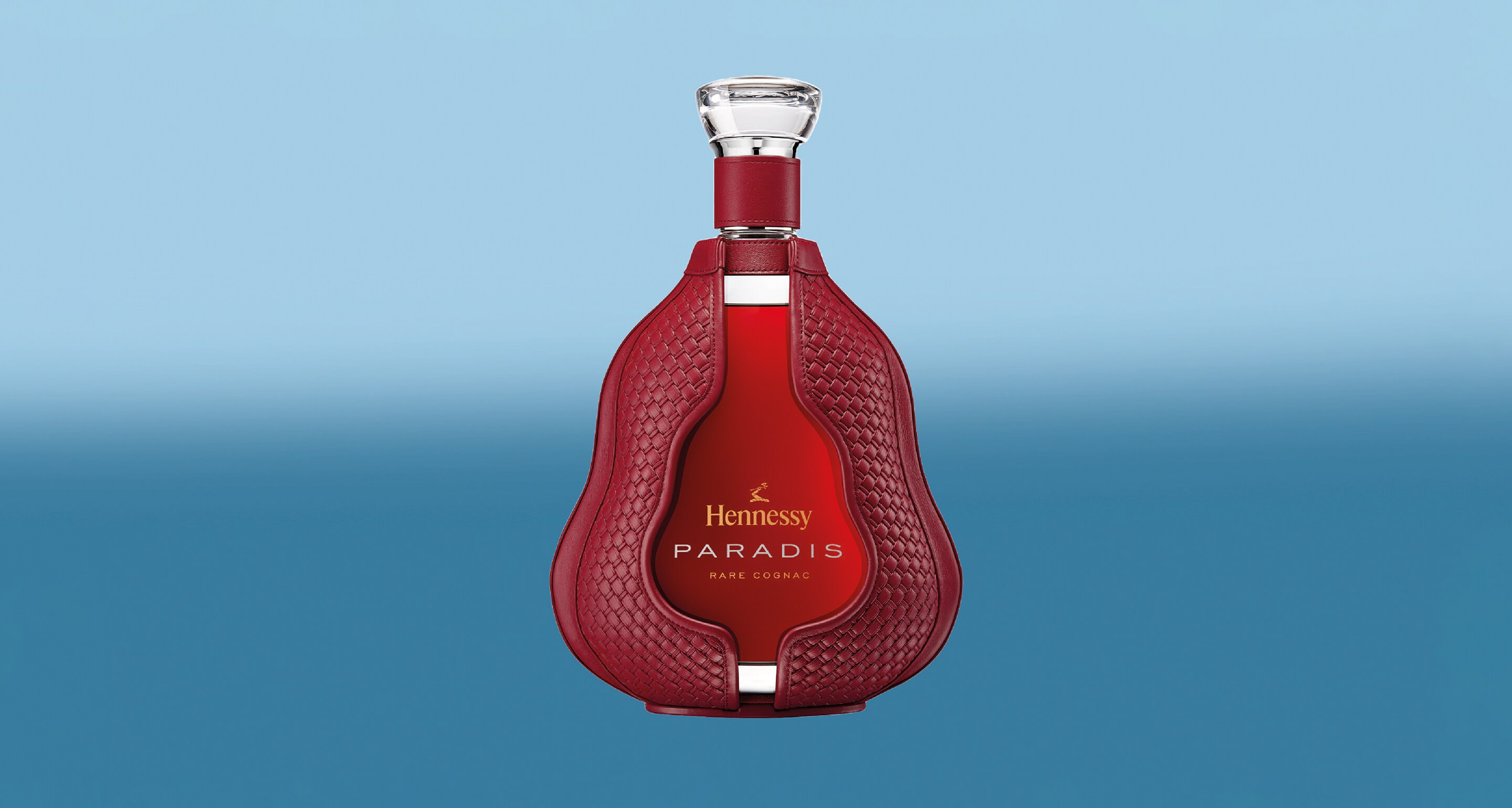 _hennessy-hands-the-outfit