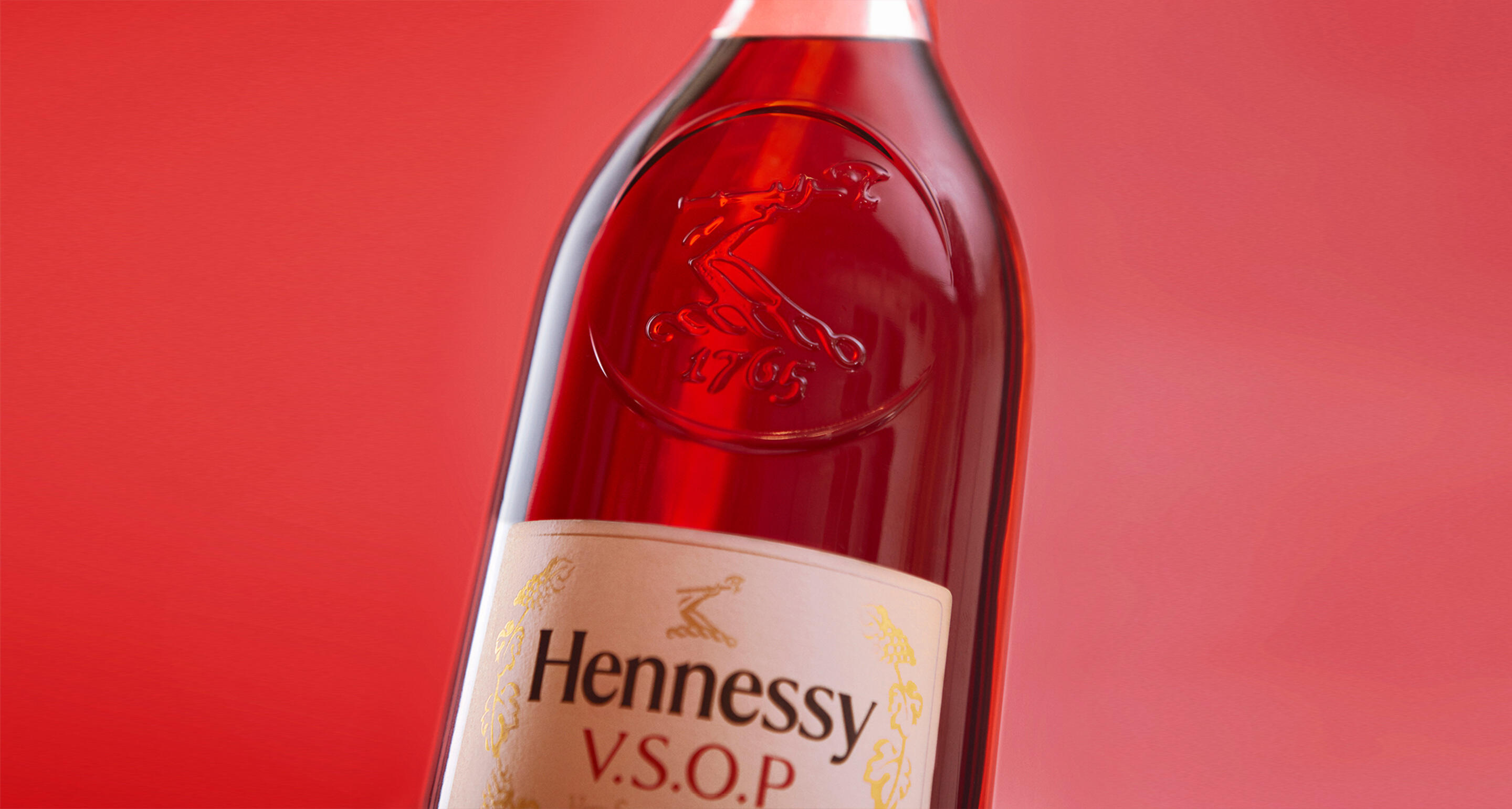 HENNESSY-VSOP-BOTTLE-CLOSE-UP
