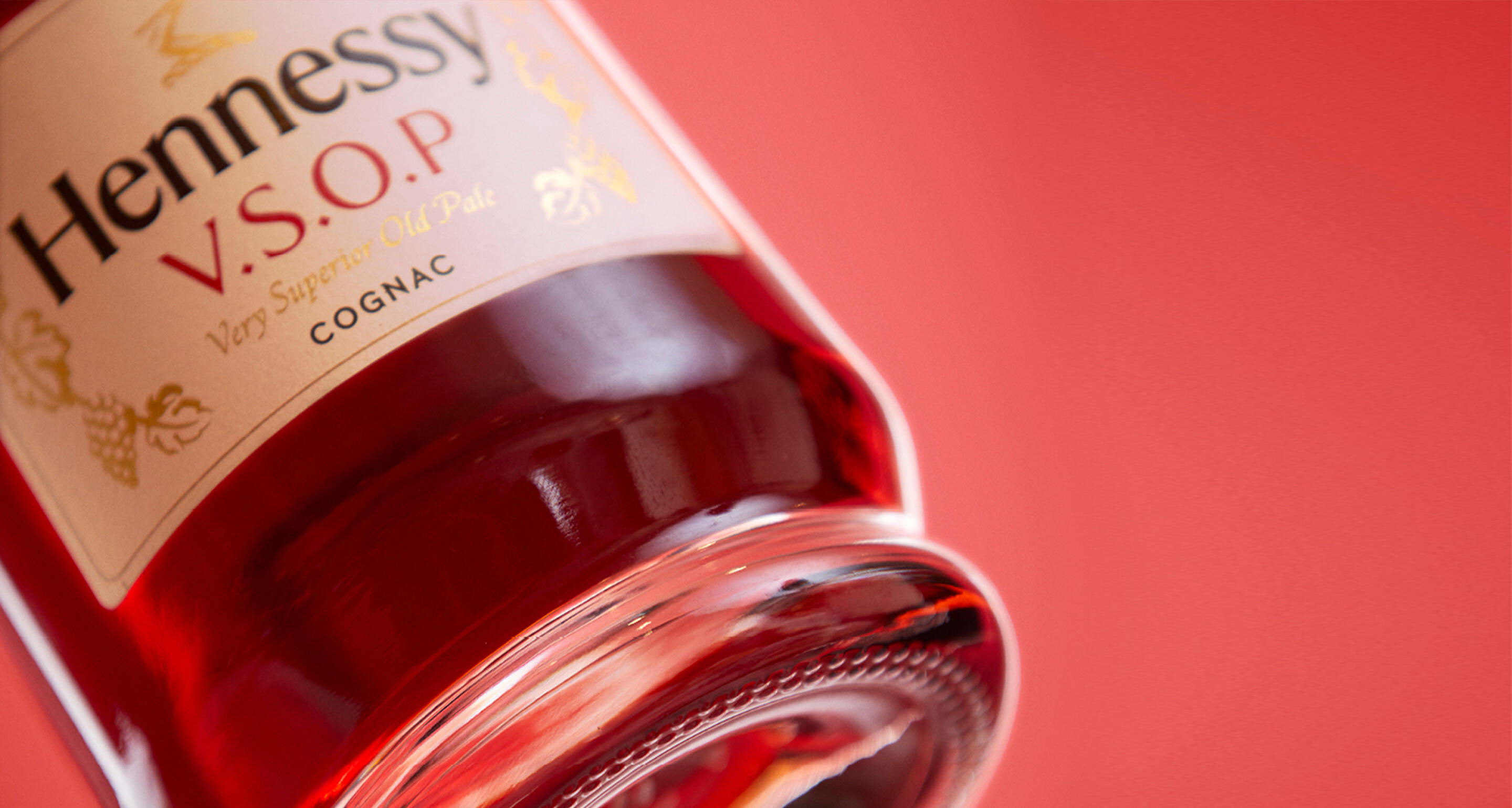 HENNESSY-VSOP-BOTTLE-CLOSE-UP