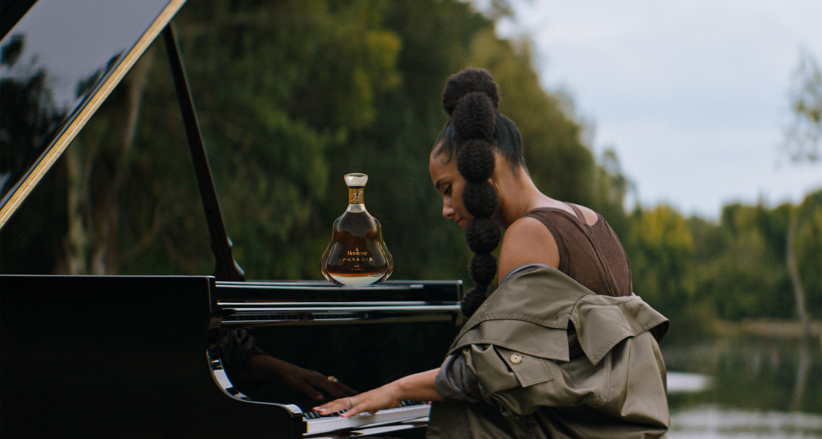 hny_paradis_is_on_earth_behind_the_blend_02_2880x1540-1