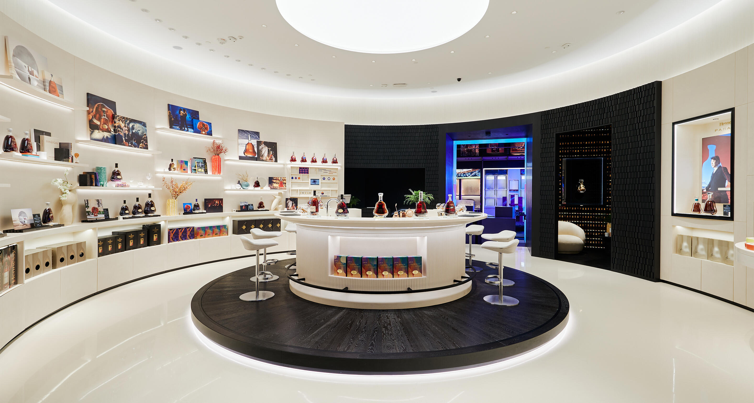 tr-hennessy-website-hennessy-2880x1540px-inter.jpg