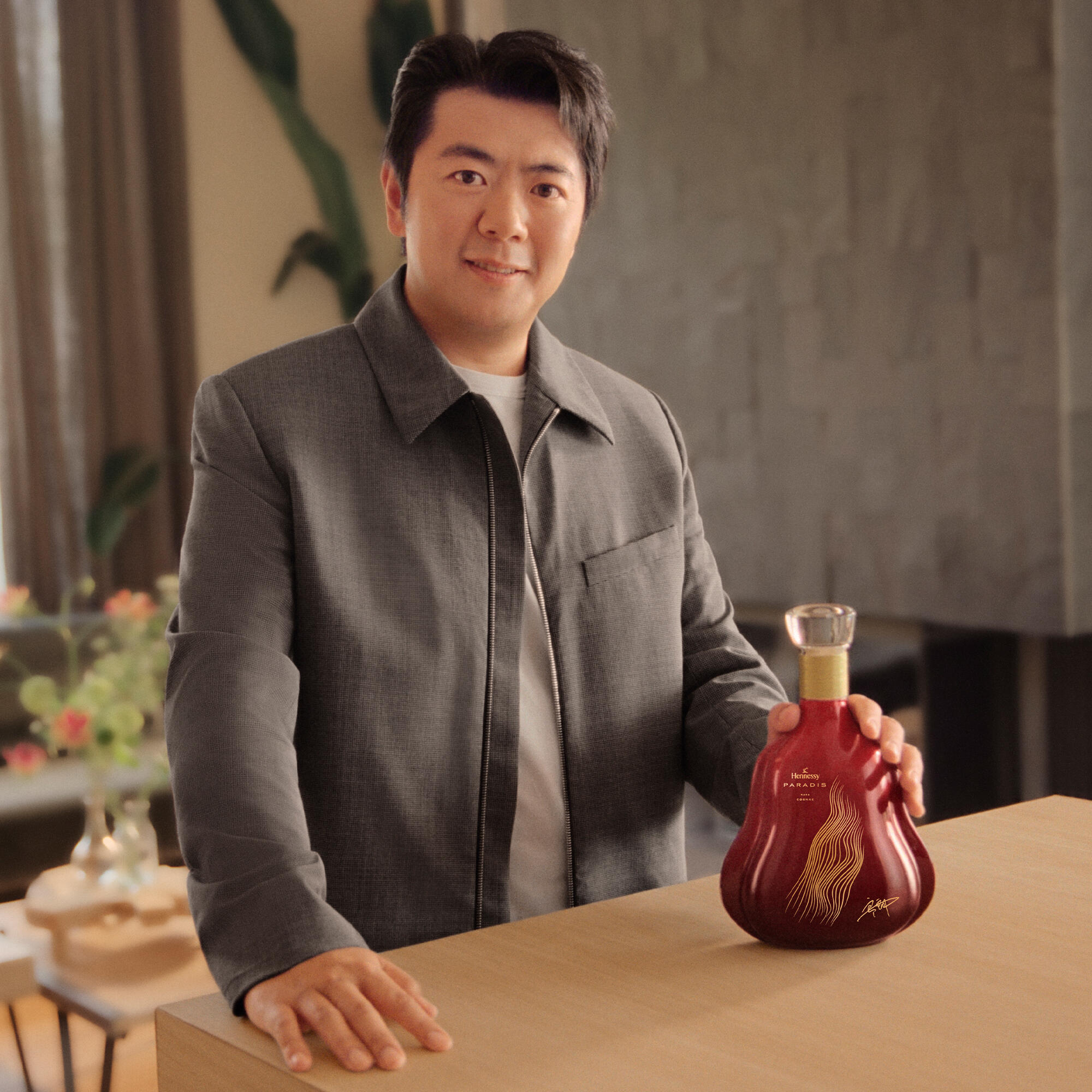 hny_resize_paradis_lang_lang_ltd_edition_with_decanter_2000x2000